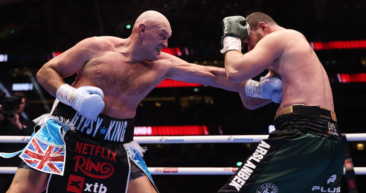 Why did Oleksandr Usyk stop watching Fury vs Makhmudov during the sixth round?